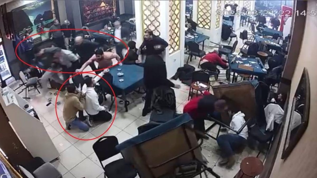 Diyarbakır’da silahlı çatışma: Kahvehanedeki panik anları kamerada