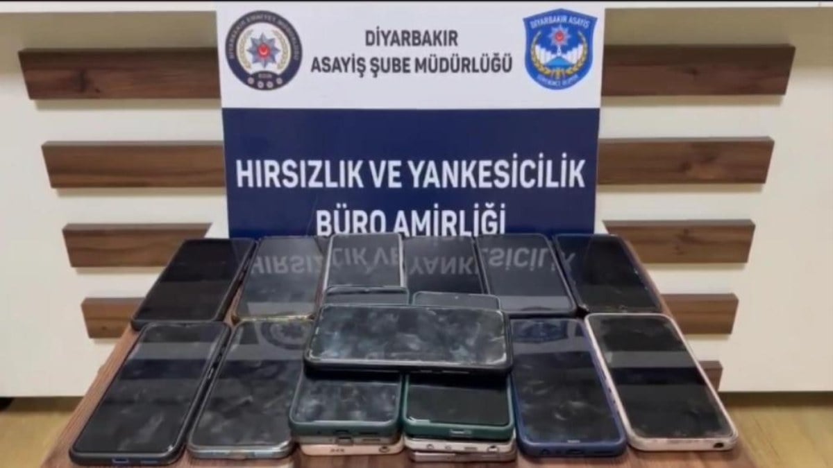 Diyarbakır’daki Nevruz kutlamasında telefon çalan 5 kişi tutuklandı