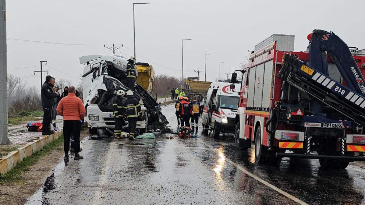 Edirne’de hafriyat kamyonları çarpıştı: 1 ölü