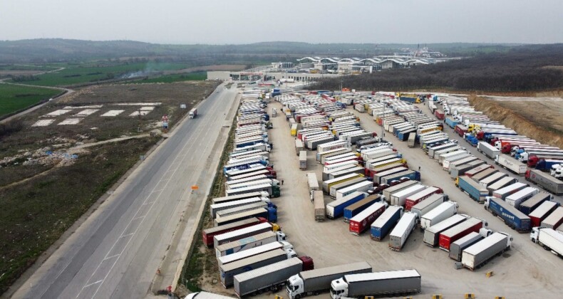 Edirne’de tır kuyruğu: Kontroller artırıldı