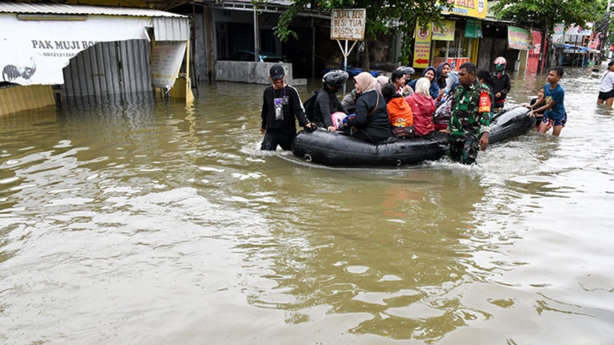 Endonezya’da sel: 40 bin kişi evini terk etti