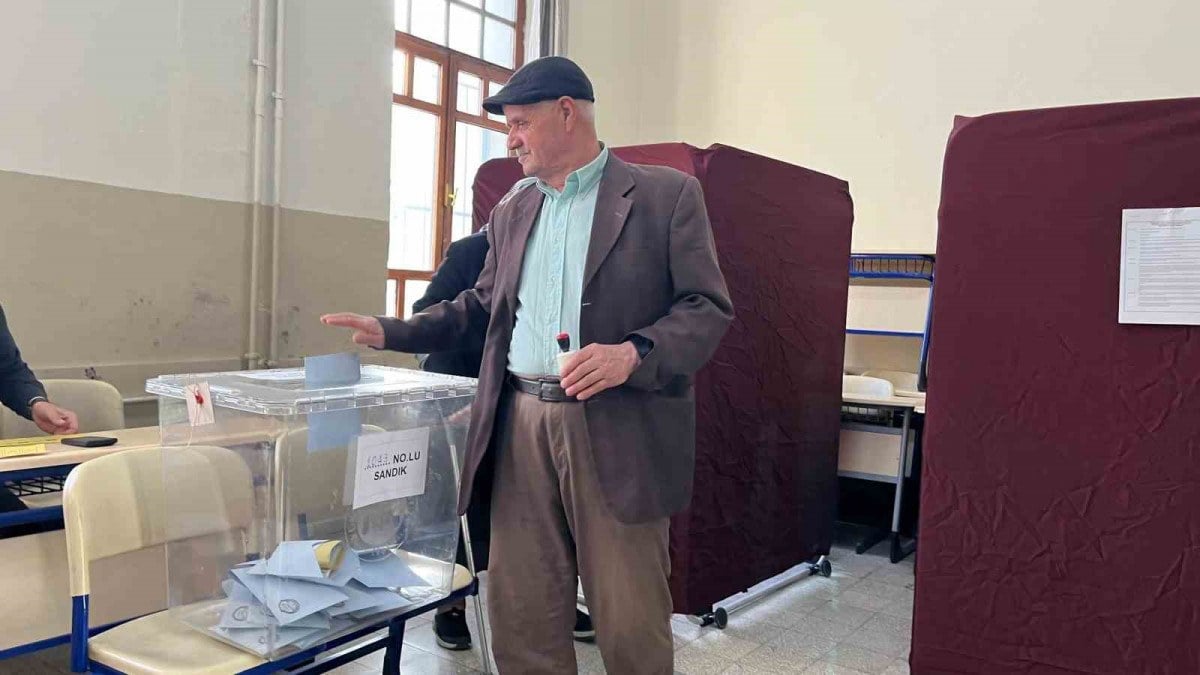 Eskişehir’de sandığa ilk giderler yaşlı ve özel gereksinimli bireyler oldu