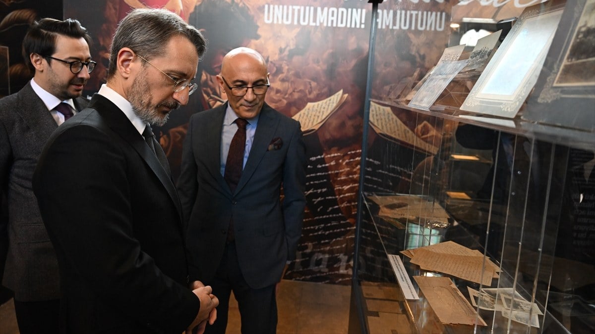 Fahrettin Altun, Allahaısmarladık Çanakkale Zaferi Sergisi’ni gezdi