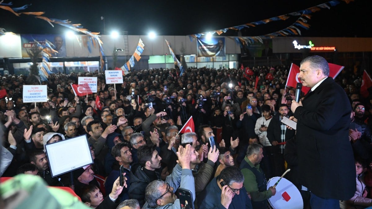 Fahrettin Koca, Konya’da vatandaşlarla bir araya geldi