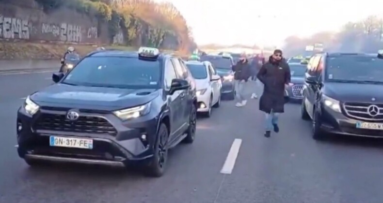 Fransız taksiciler, Paris yolunu trafiğe kapattı