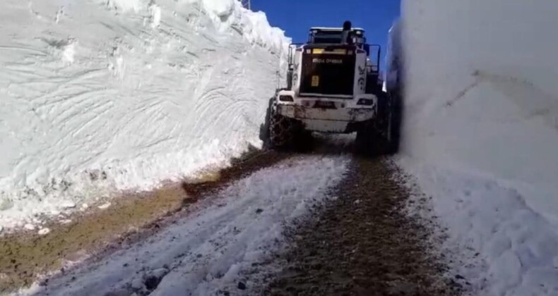 Hakkari Yüksekova’da 7 metrelik kar tünellerinde çalışmalar sürüyor