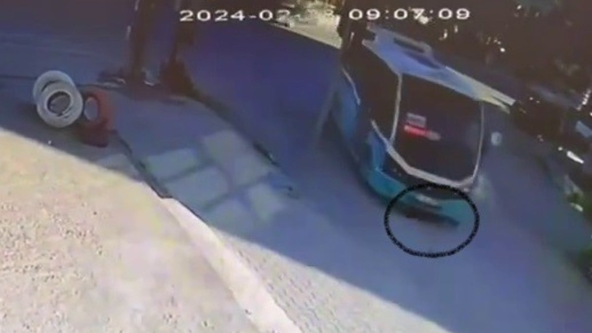 Hatay’da minibüsün altında ezildi: Tüm çabalara rağmen hayatını kaybetti