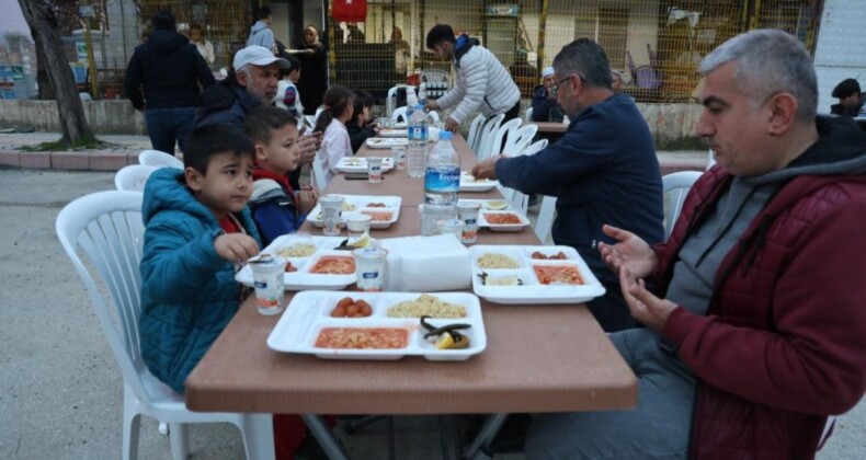 Hatay’da o mahalleyi deprem yok etti: Hüzünlü iftar…