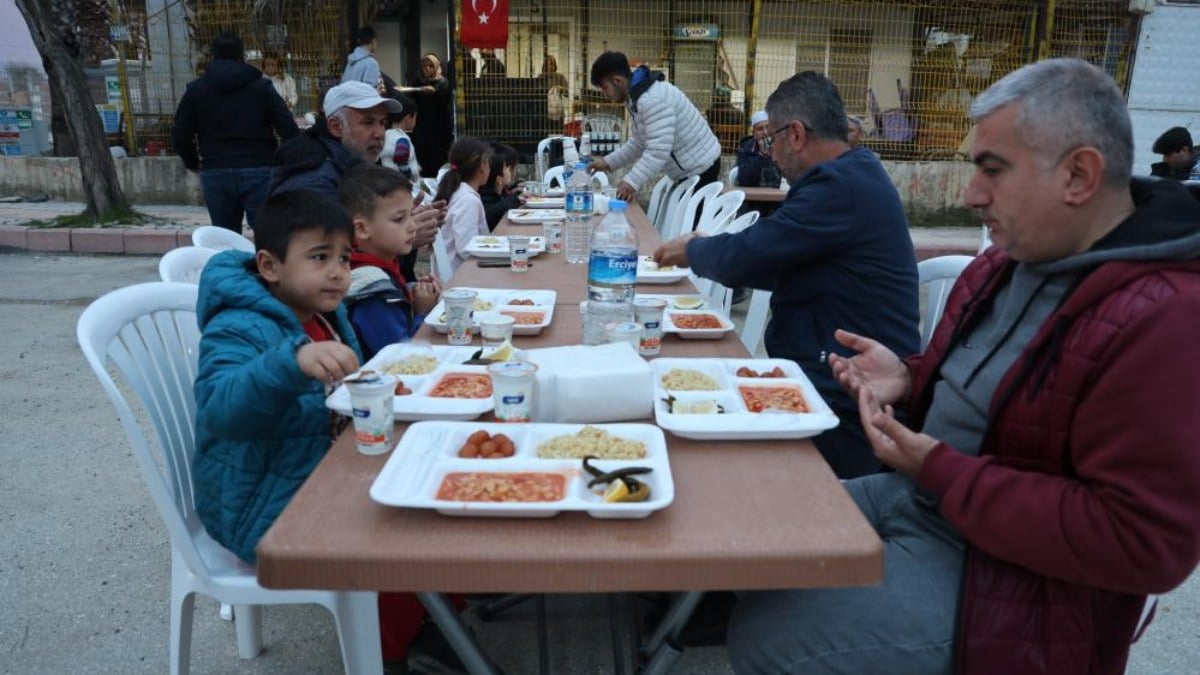 Hatay’da o mahalleyi deprem yok etti: Hüzünlü iftar…