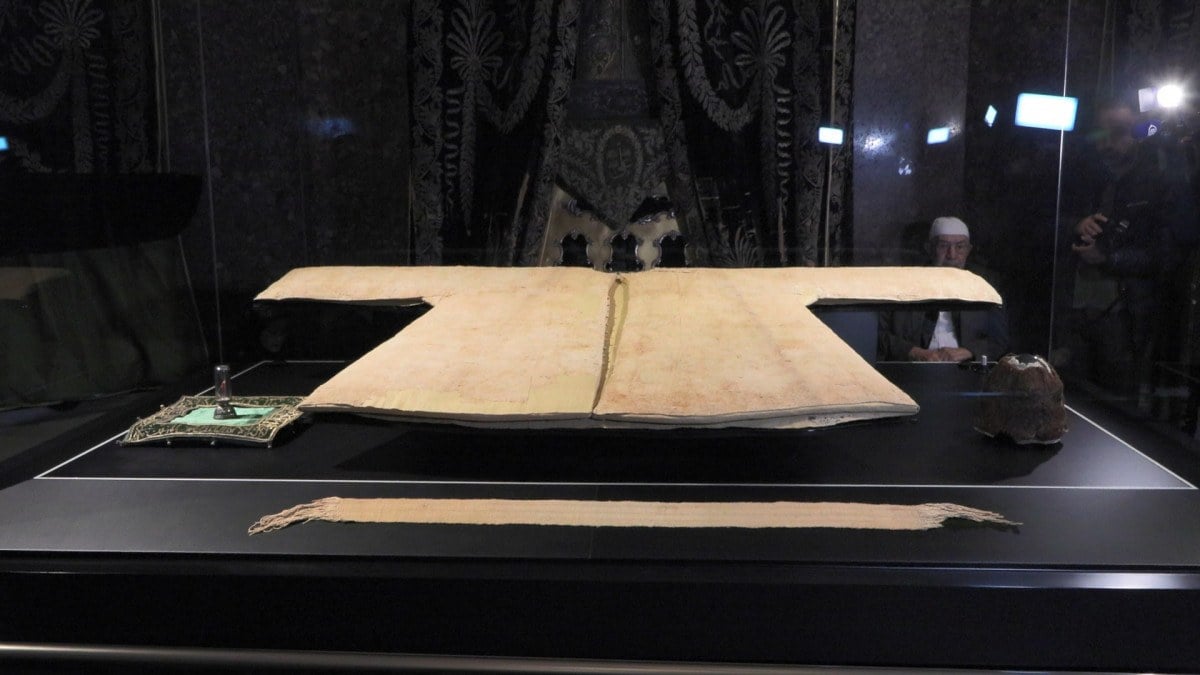 Hırka-i Şerif İstanbul’da ziyarete açıldı: Ramazan boyu görülebilecek