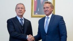 Hulusi Akar Jeffry Flake’i kabul etti