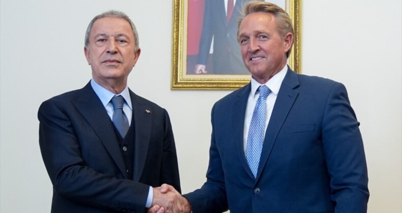 Hulusi Akar Jeffry Flake’i kabul etti