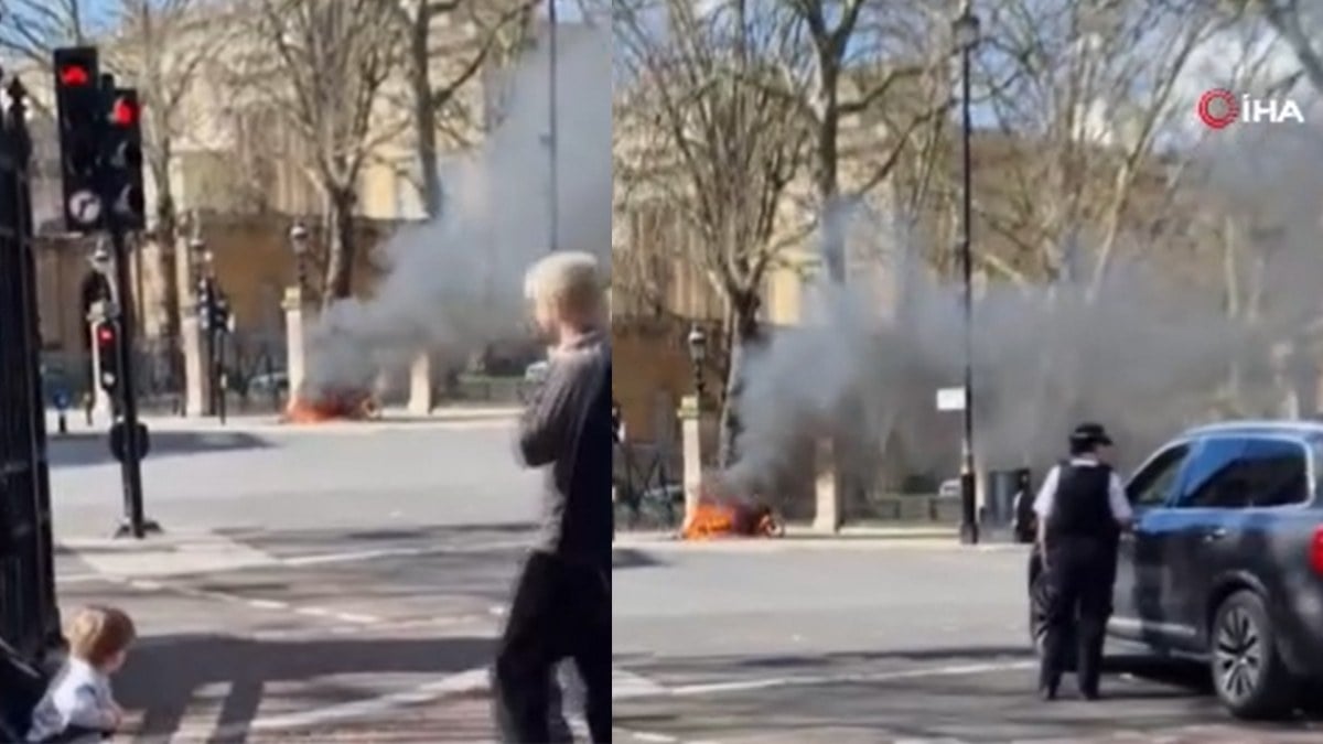 İngiltere Buckingham Sarayı’nın önünde elektrikli bisiklet patladı