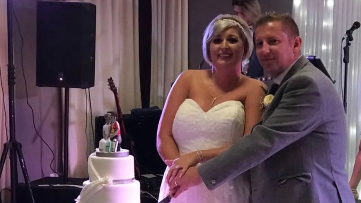 İngiltere’de piyangodan 148 milyon sterlin kazandı: Servetini dolandırıcı çıkan kocasına harcadı