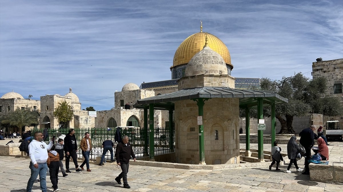 İsrail ordusu Mescid-i Aksa’da kısıtlamalara devam ediyor