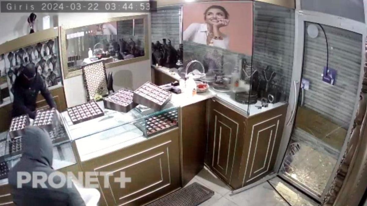 İstanbul’da 3 dakika içinde kuyumcudan 15 milyon lira altın çaldılar