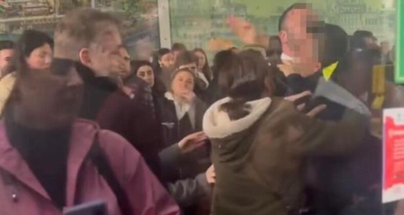 İstanbul’da dolu metrobüs kavgaya yol açtı: Senin yüzünden binemedim