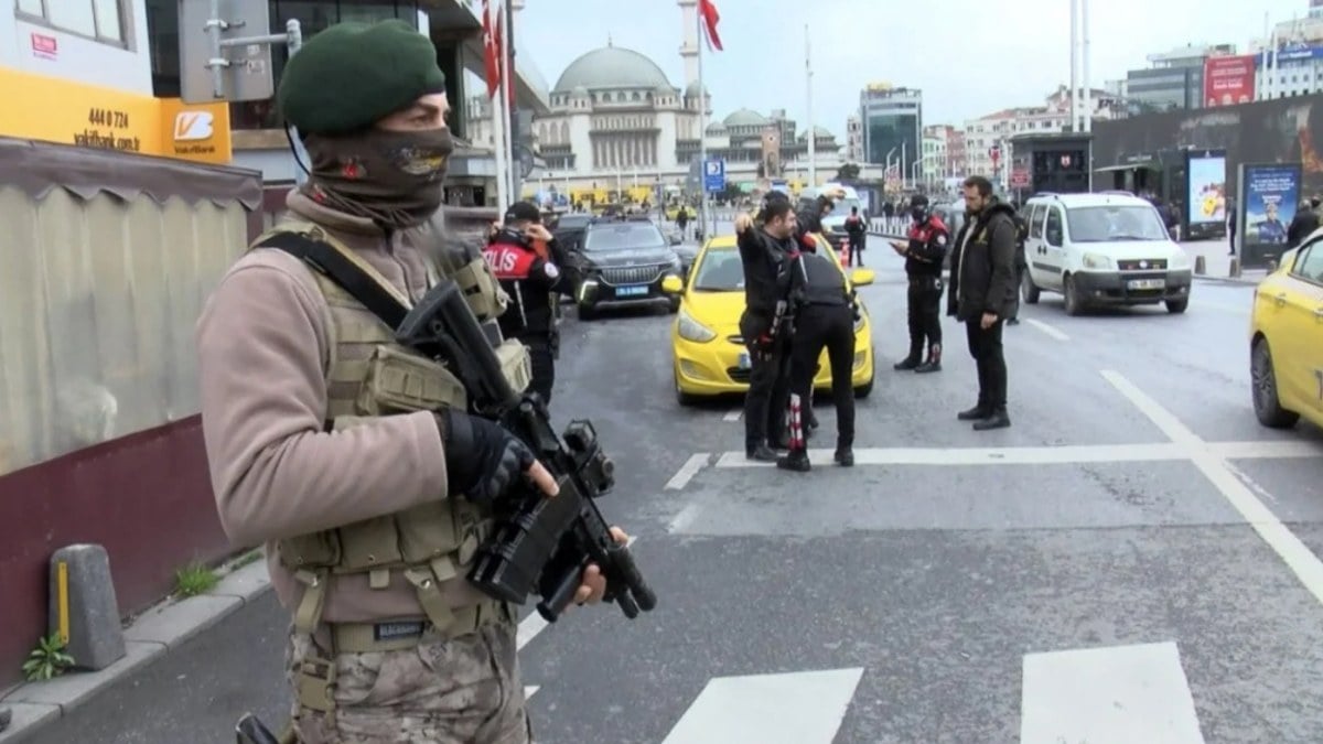 İstanbul’da helikopter ve narkotik köpeklerle huzur operasyonu