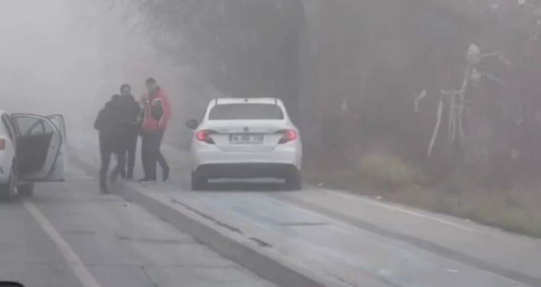 İstanbul’da kaldırımdan giden sürücü yayalardan yol istedi