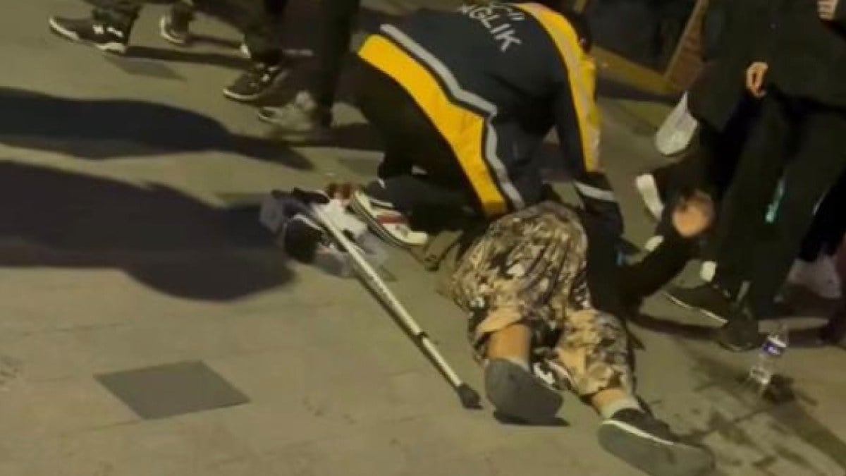 İstanbul’da koltuk değnekli yaşlı kadını ittirerek yere düşürdü
