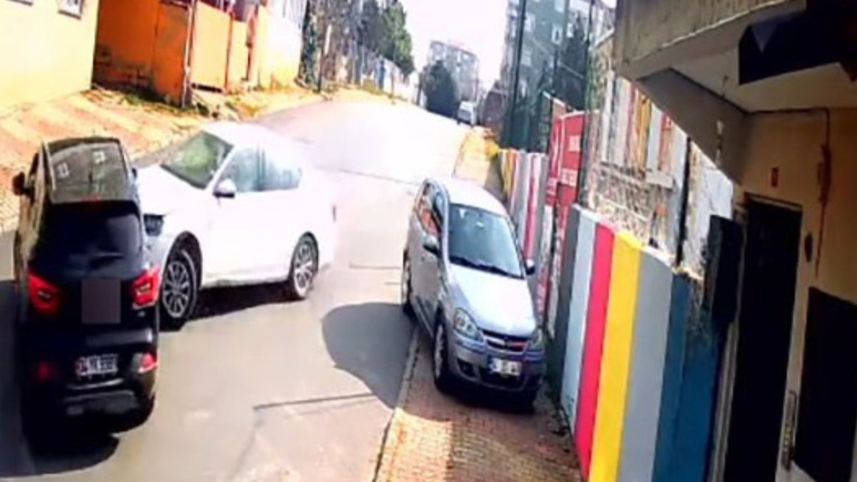 İstanbul’da manevra yapmaya çalışırken araca çarptı