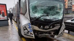 İstanbul’da metrobüs kazası! 4 kişi yaralandı