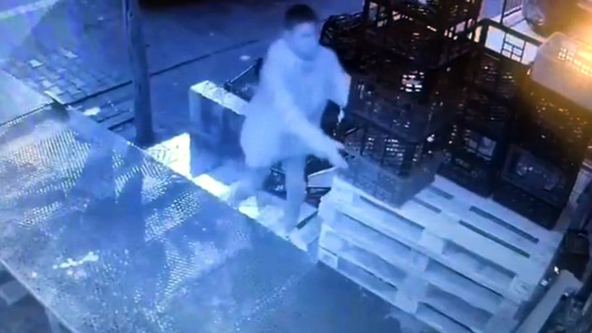 İstanbul’da palet hırsızlığı! Saniye saniye kaydedildi