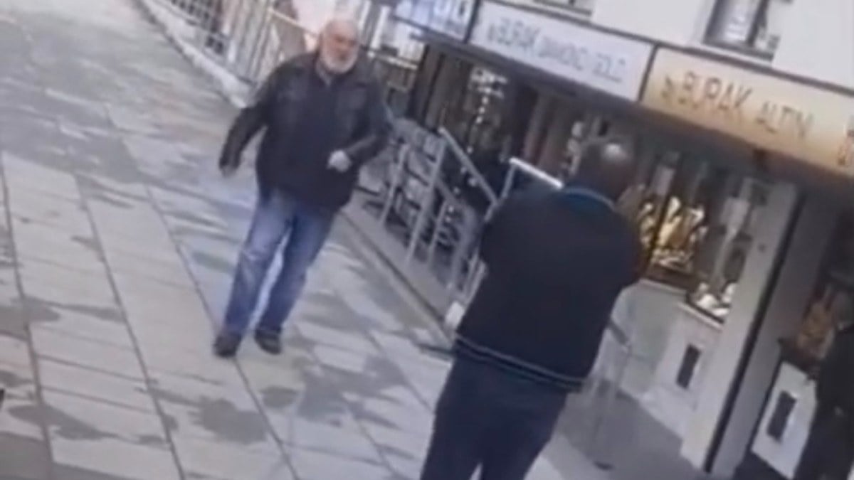 İstanbul’da tartıştığı müşterisine kurşun yağdırdı