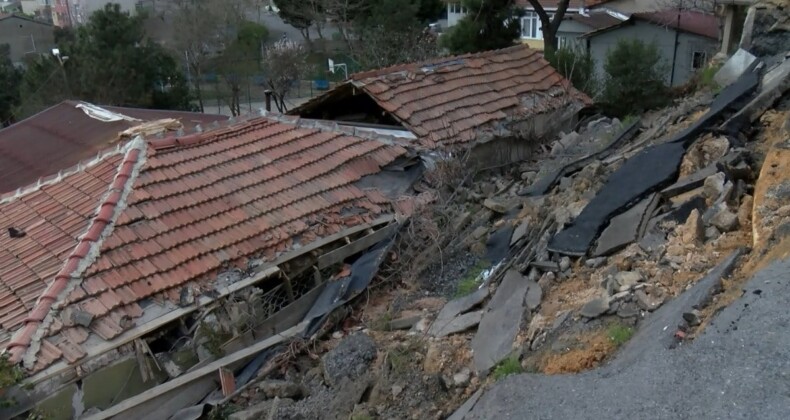 İstanbul’da yol çöktü: Gecekondular hasar büyük gördü