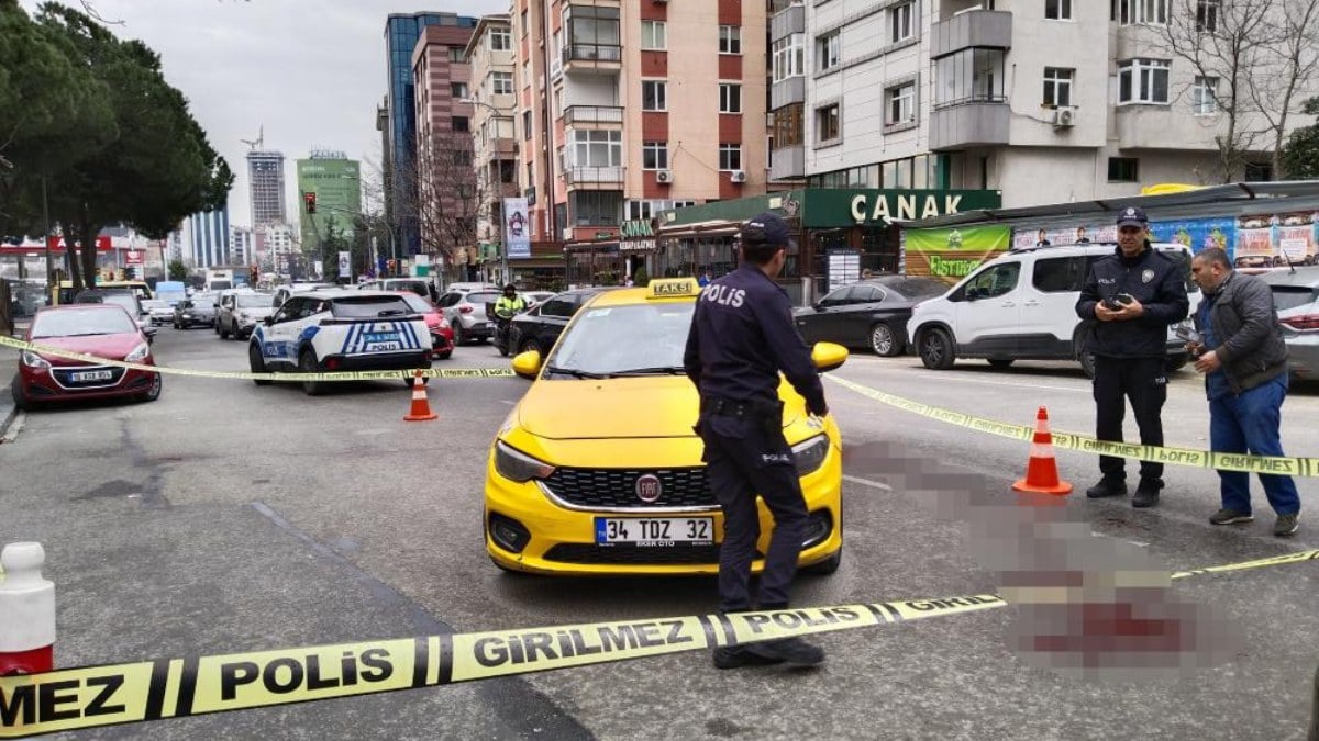 İstanbul’daki 3 kişi kendilerini aracına almayan taksiciyi bıçakladı