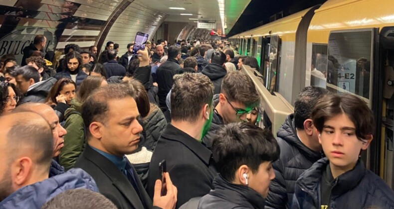 İstanbullular yolda kaldı! Metro bir kez daha arızalandı