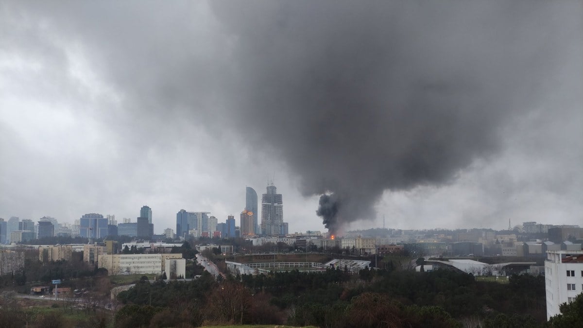 İTÜ yerleşkesinde yangın çıktı: Dumanlar gökyüzünü kapladı