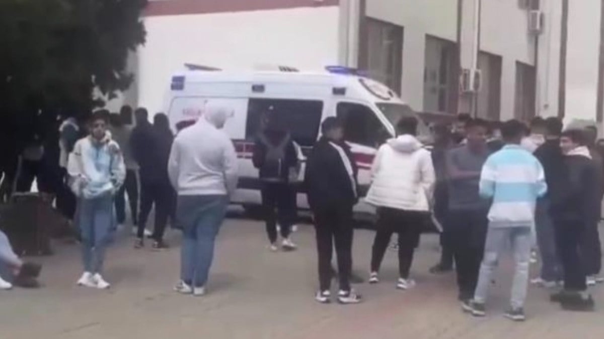 İzmir’de bir öğrenci şakalaştığı arkadaşını kazara yaraladı