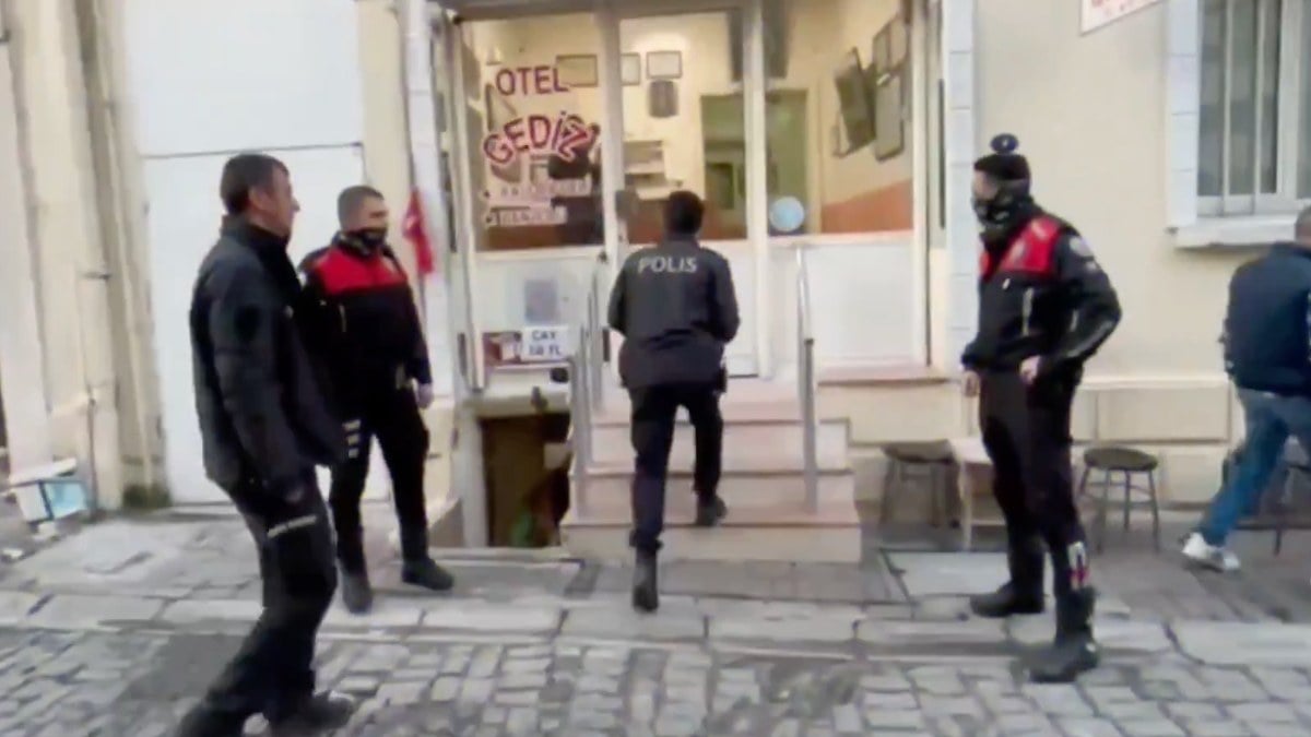 İzmir’de düzensiz göçmen operasyonu! Konaklama imkanı sağlayan 35 otele işlem yapıldı