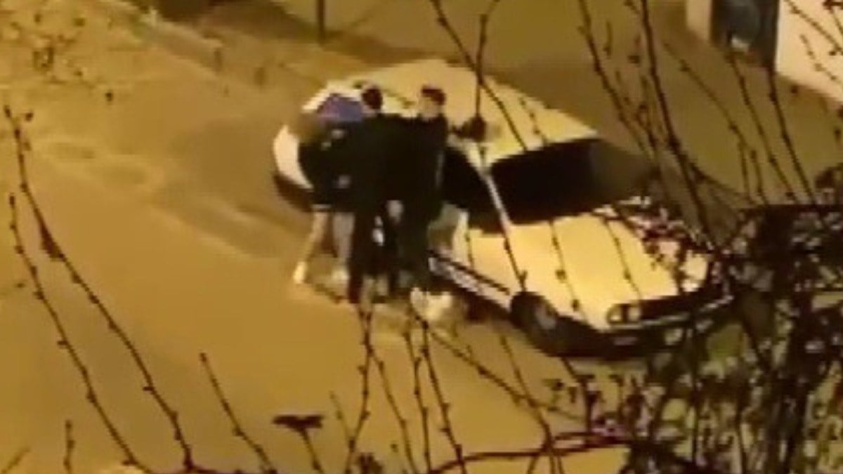 İzmir’de sokak ortasında kadına şiddet