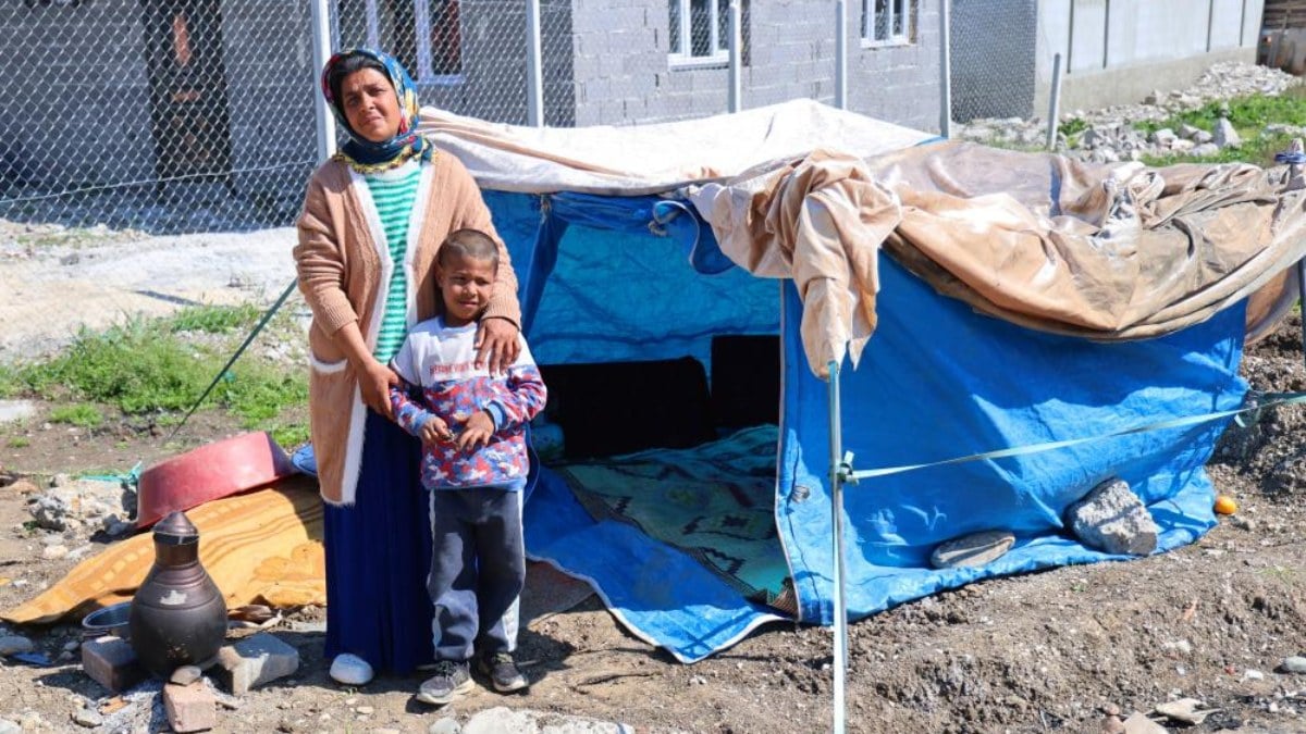 İzmir’de uyuşturucu müptelası kocası tarafından darbedildi, sokağa atıldı…