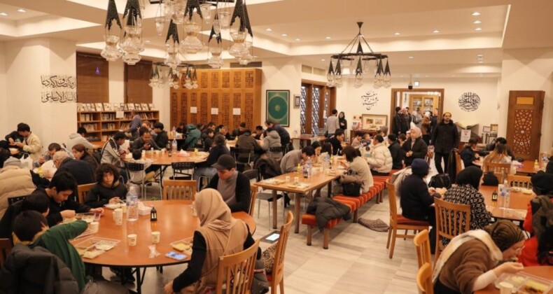 Japonya’da ilk iftar! Meraklı Japonlar da ilgi gösterdi