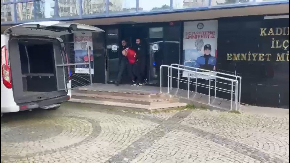 Kadıköy’de tanımadığı kişiyi ‘yan baktın’ diyerek bıçaklayan şüpheli yakalandı