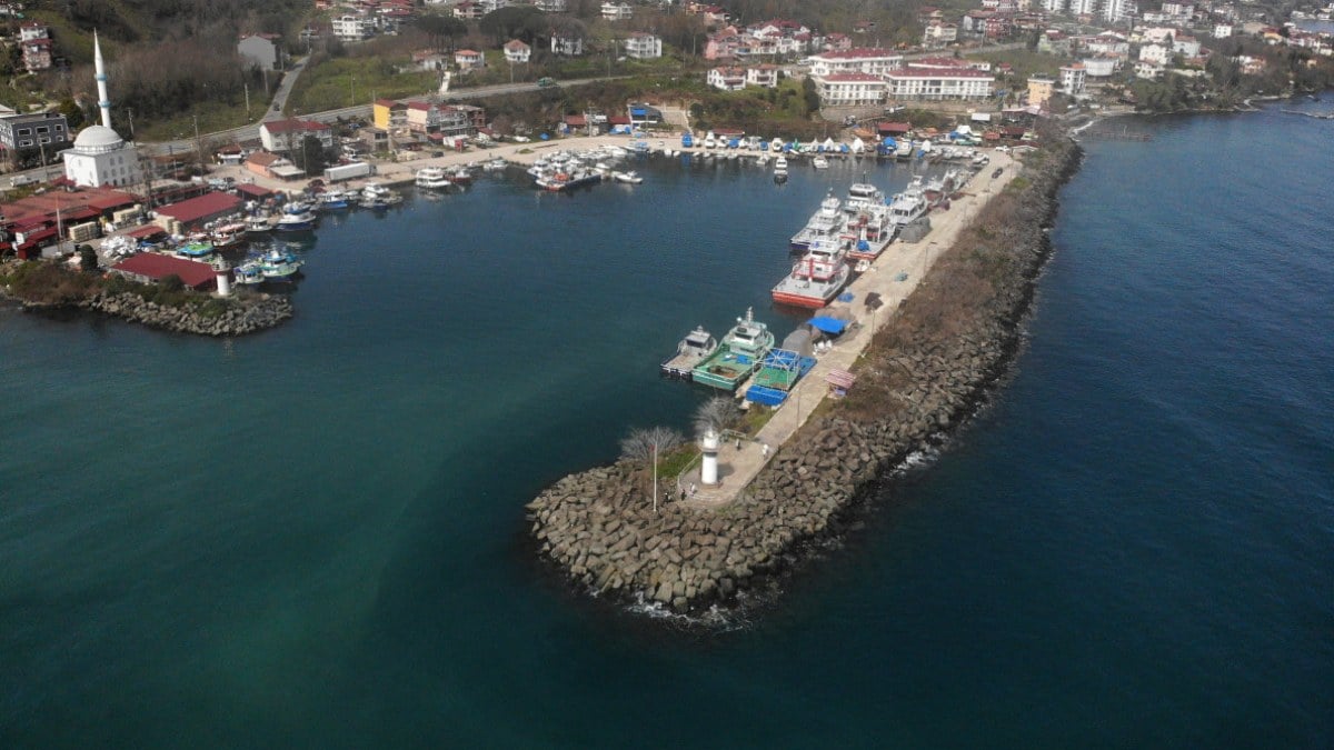 Karadeniz’de balıkçılar erken paydos etti! Tekneler limana çekildi