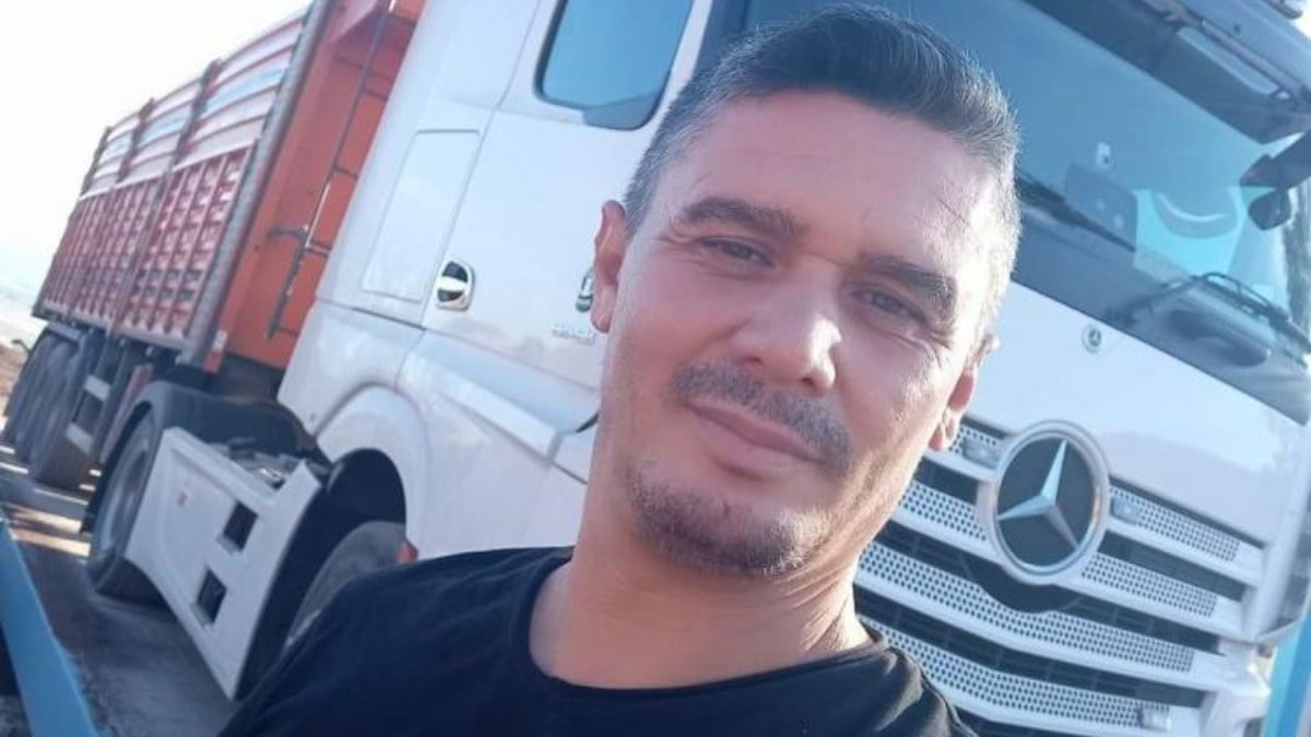 Kocaeli’de damperi gerilim hattına takılan tır şoförü hayatını kaybetti