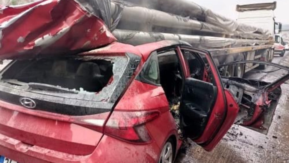 Kocaeli’de feci kaza: Aracında yanarak can verdi