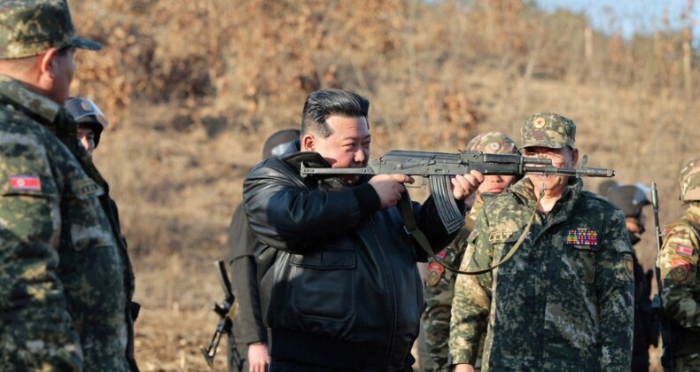 Kuzey Kore lideri Kim, ordunun tatbikatlarına katıldı