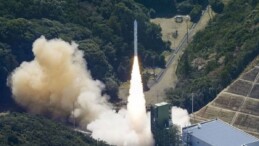 Kuzey Kore’yi izleyecek Japon uydusunu taşıyan roket, kalkışta patladı