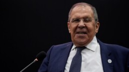 Lavrov’dan Macron sorusuna kahkahalı yanıt