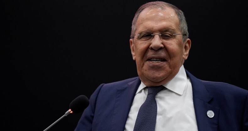 Lavrov’dan Macron sorusuna kahkahalı yanıt