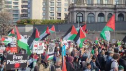 Londra’da on binlerce protestocu, Gazze’de ateşkes için yürüdü