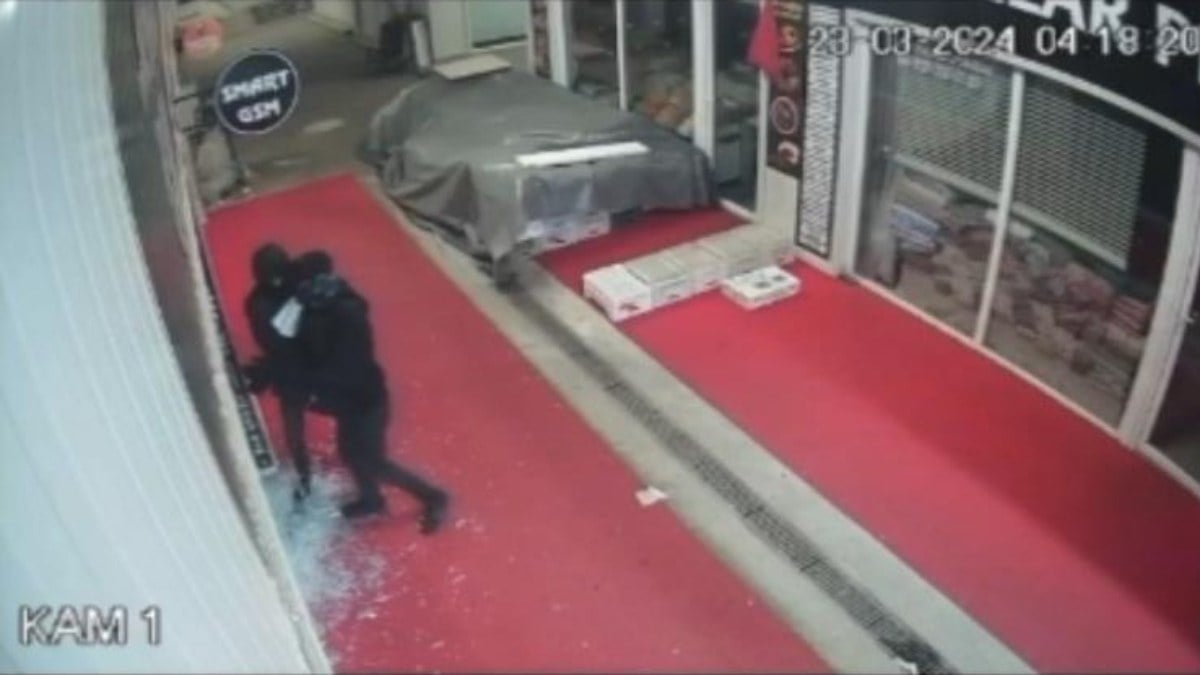 Malatya’da depremzede esnafın dükkanına hırsız girdi