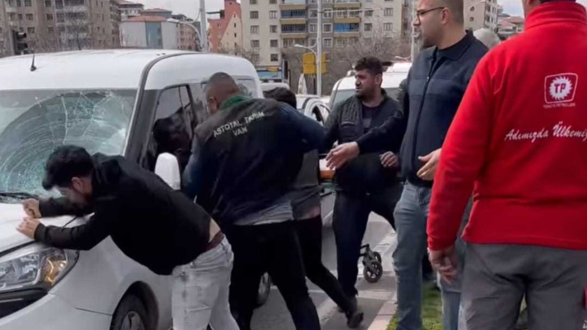 Malatya’da kaza sonrası yaralı yakınları sürücü ve polise saldırdı