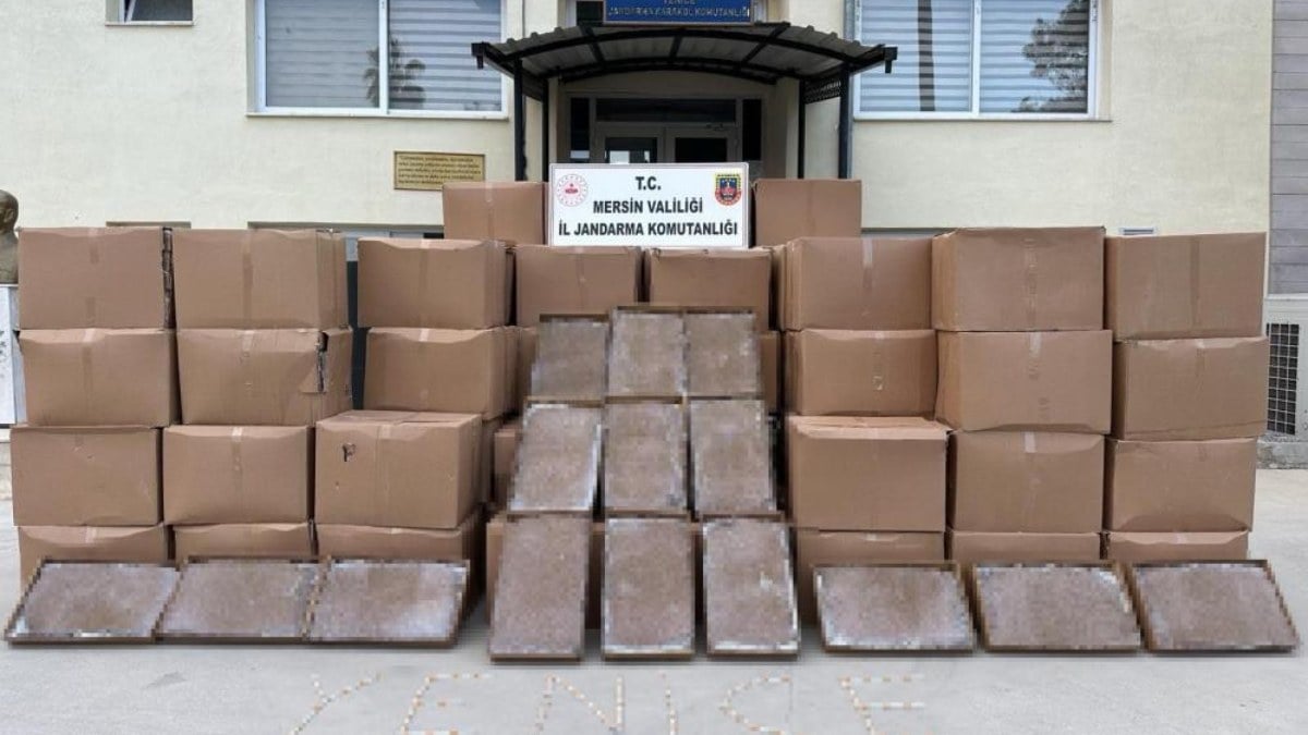 Mersin’de 2.5 milyon liralık kaçak makaron ele geçirildi