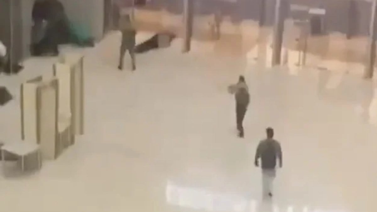 Moskova’da konser salonuna saldırı anı kameraya yansıdı